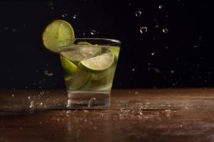 Caipirinha ‘salgada’ e outros golpes: os crimes que assustam turistas no Rio
