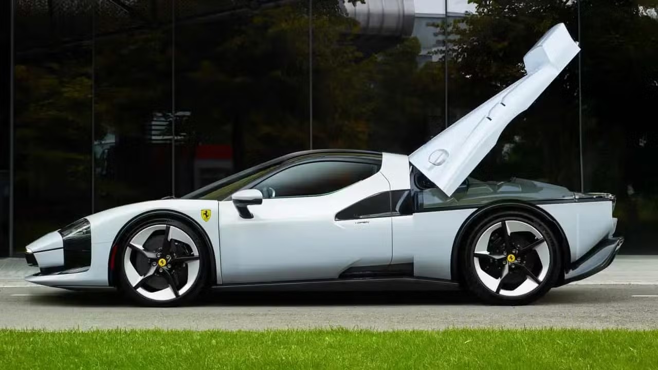 Ferrari revela SC40, supercarro único que homenageia a lendária F40; veja fotos