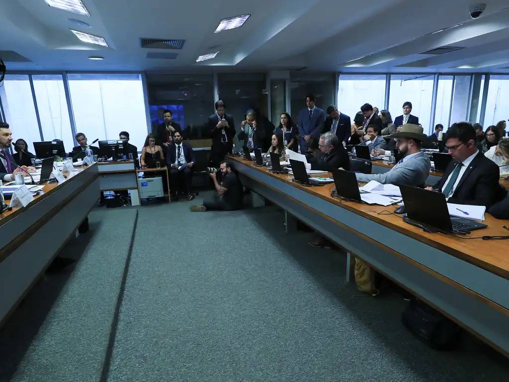 PT Envia Relatório do INSS à PF e STF Após Impasse