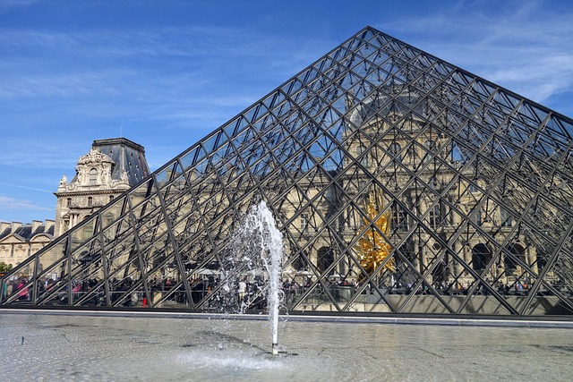 Museu do Louvre é reaberto a visitantes três dias após roubo de joias