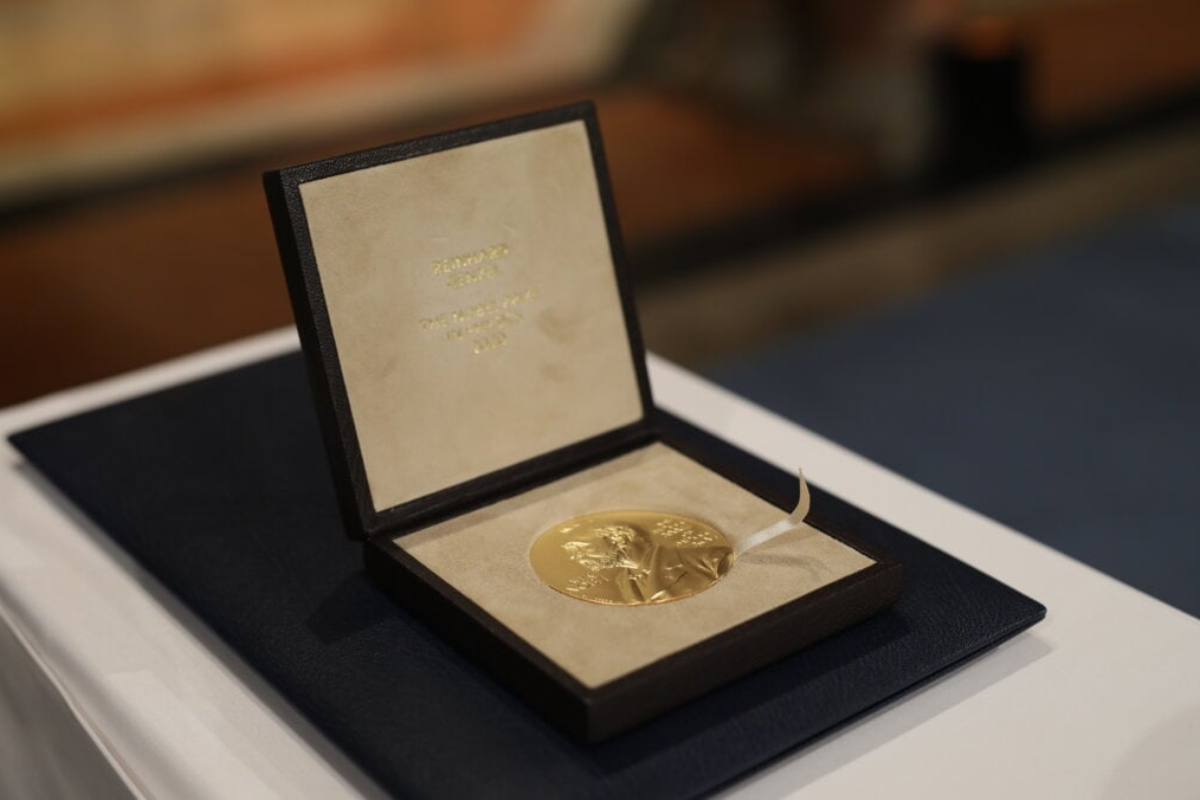 Nobel de Medicina premia três cientistas por estudos sobre cérebro