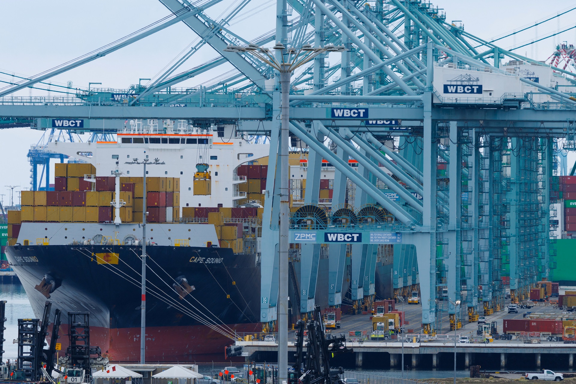 Déficit comercial dos EUA cai 23,8% em agosto, para US$ 59,6 bilhões
