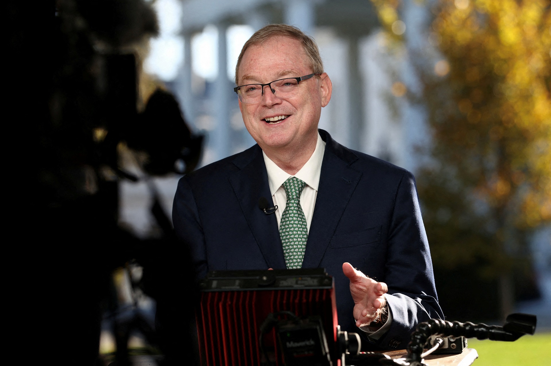 FILE PHOTO: U.S. White House economic adviser Kevin Hassett speaks in front of a TV camera at the White House in Washington, D.C., U.S., November 13, 2025. REUTERS/Kevin Lamarque/File Photo