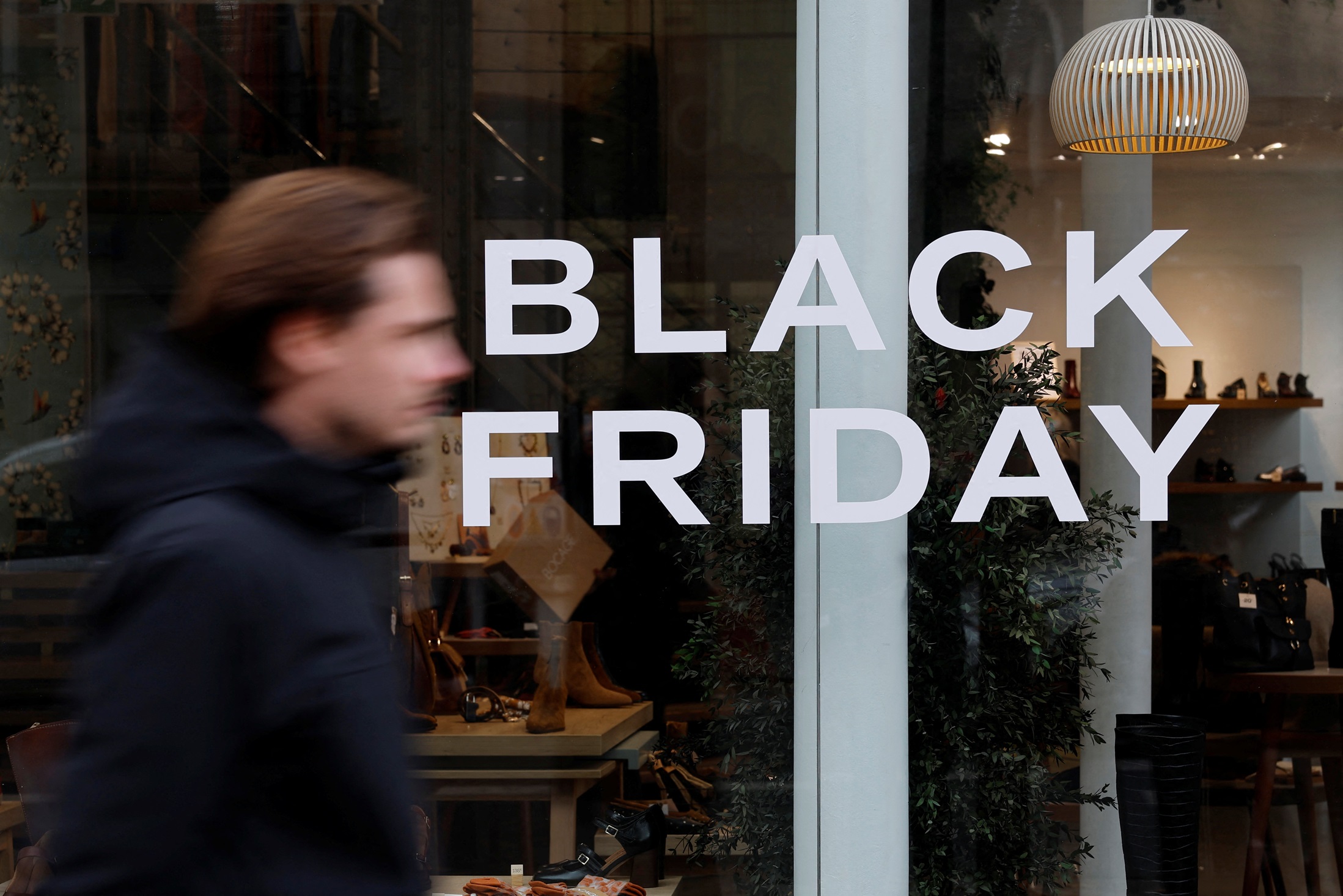 Black Friday 2025 deve bater recorde com R$ 5,4 bilhões em vendas, aponta CNC