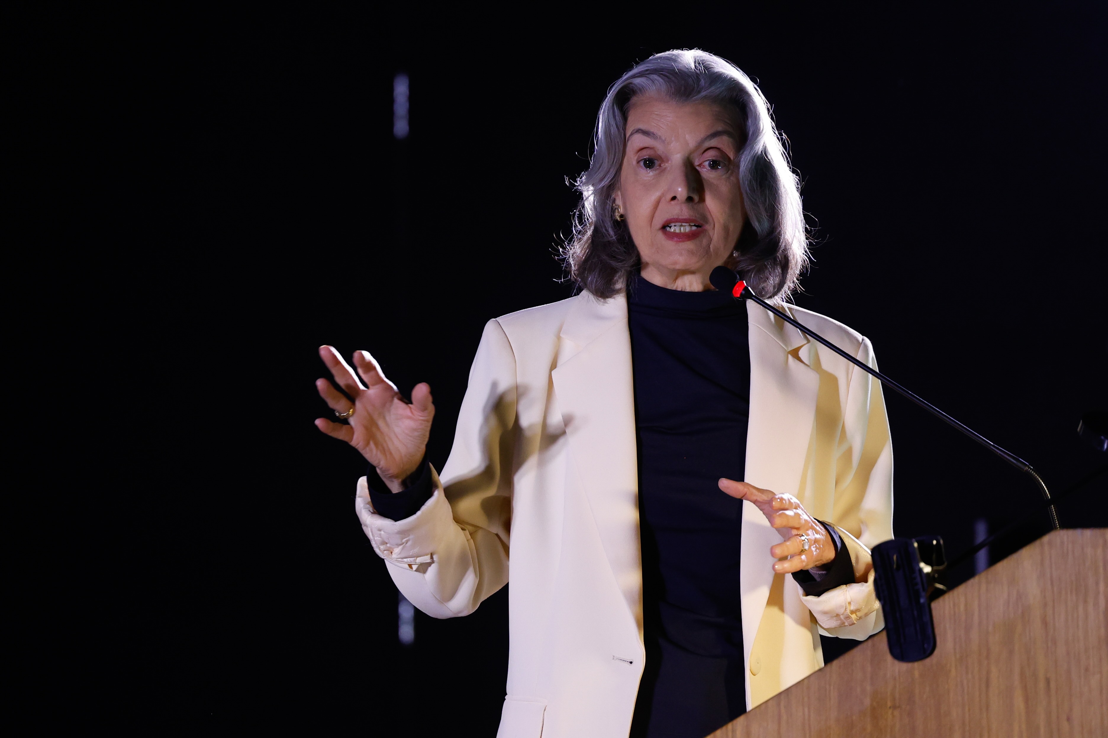 Cármen Lúcia discute reformas no STF e crise de confiança institucional