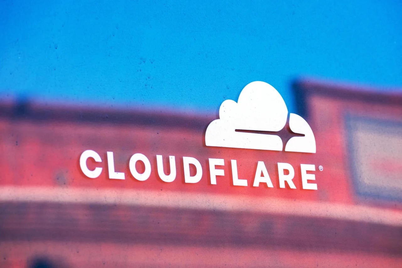 Falha na Cloudflare derruba serviços no mundo dias após críticas do CEO ao Google Falha na Cloudflare derruba serviços no mundo dias após críticas do CEO ao Google