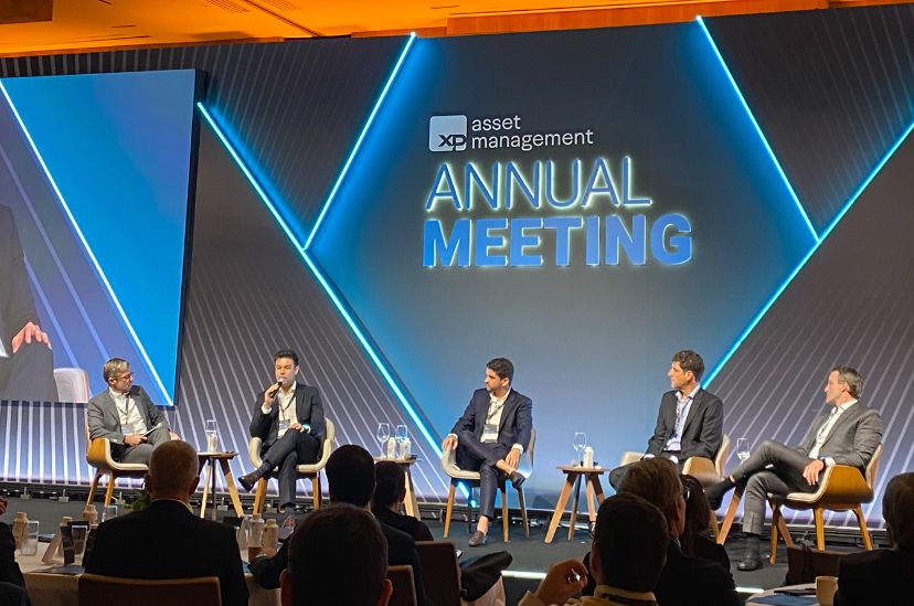 Painel sobre investimentos dos FIIs no XP Annual Meeting. Foto: Divulgação.