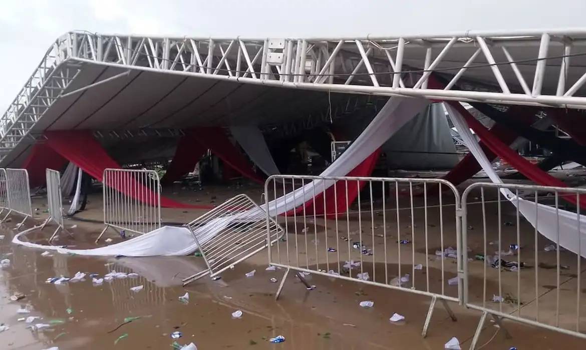 Chuva derruba estrutura, que mata homem - Divulgação PMSP