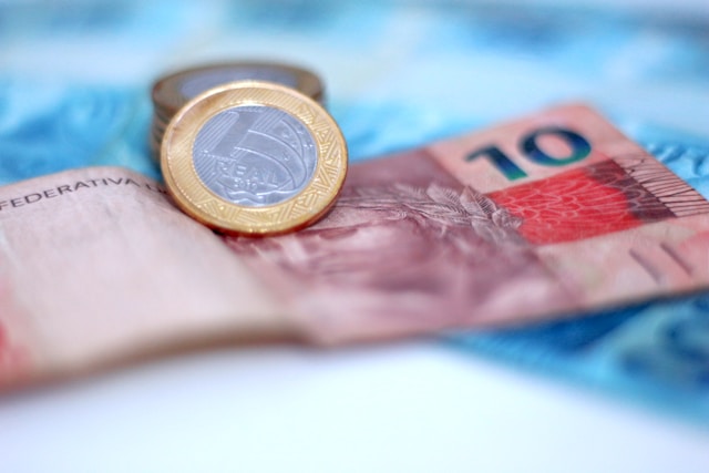 Inflação maior leva governo a projetar salário mínimo de R$ 1.741 em 2027