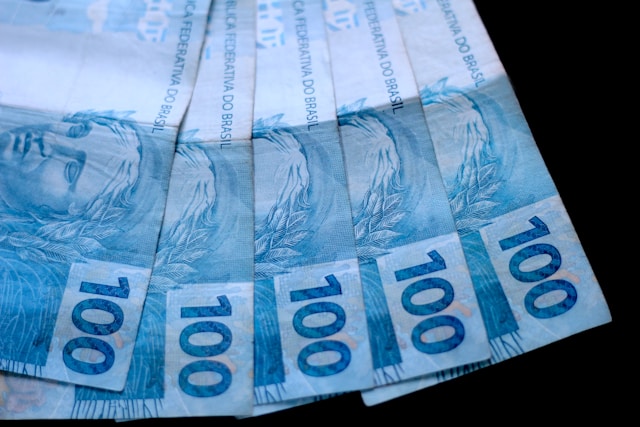 Taxas dos DIs caem pela quarta sessão seguida após acordo entre EUA e Irã