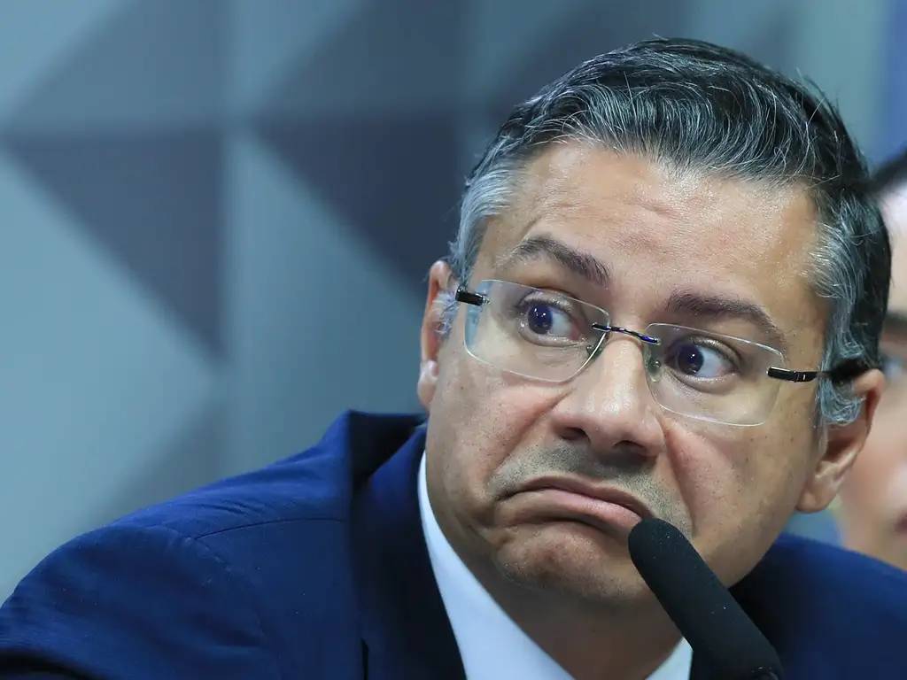 Ex-procurador do INSS se entrega à PF e é preso junto com a esposa