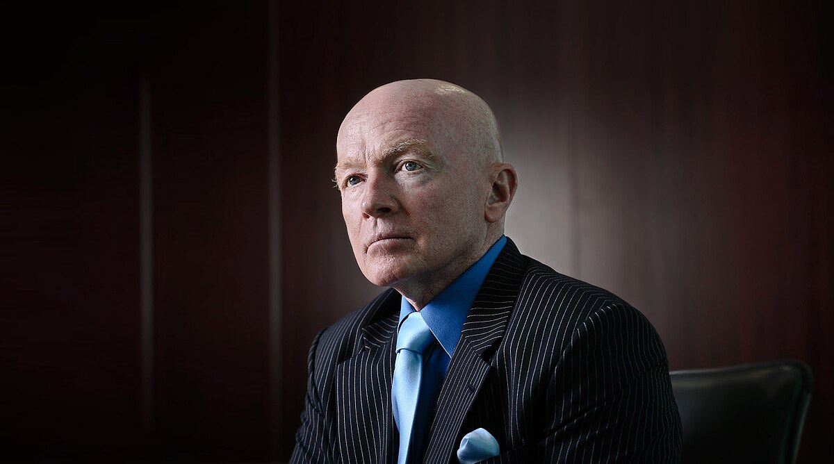 Mark Mobius, investidor “pai” dos mercados emergentes, morre aos 89 anos