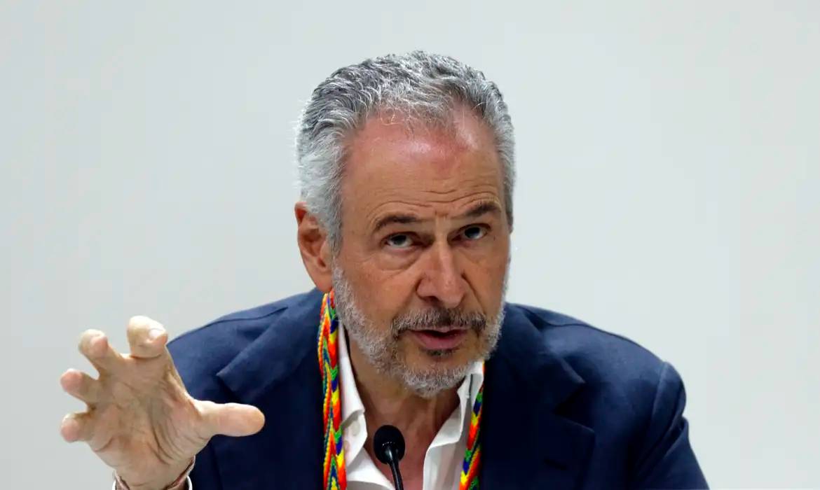 Presidente da COP30 prevê prolongamento das negociações após incêndio