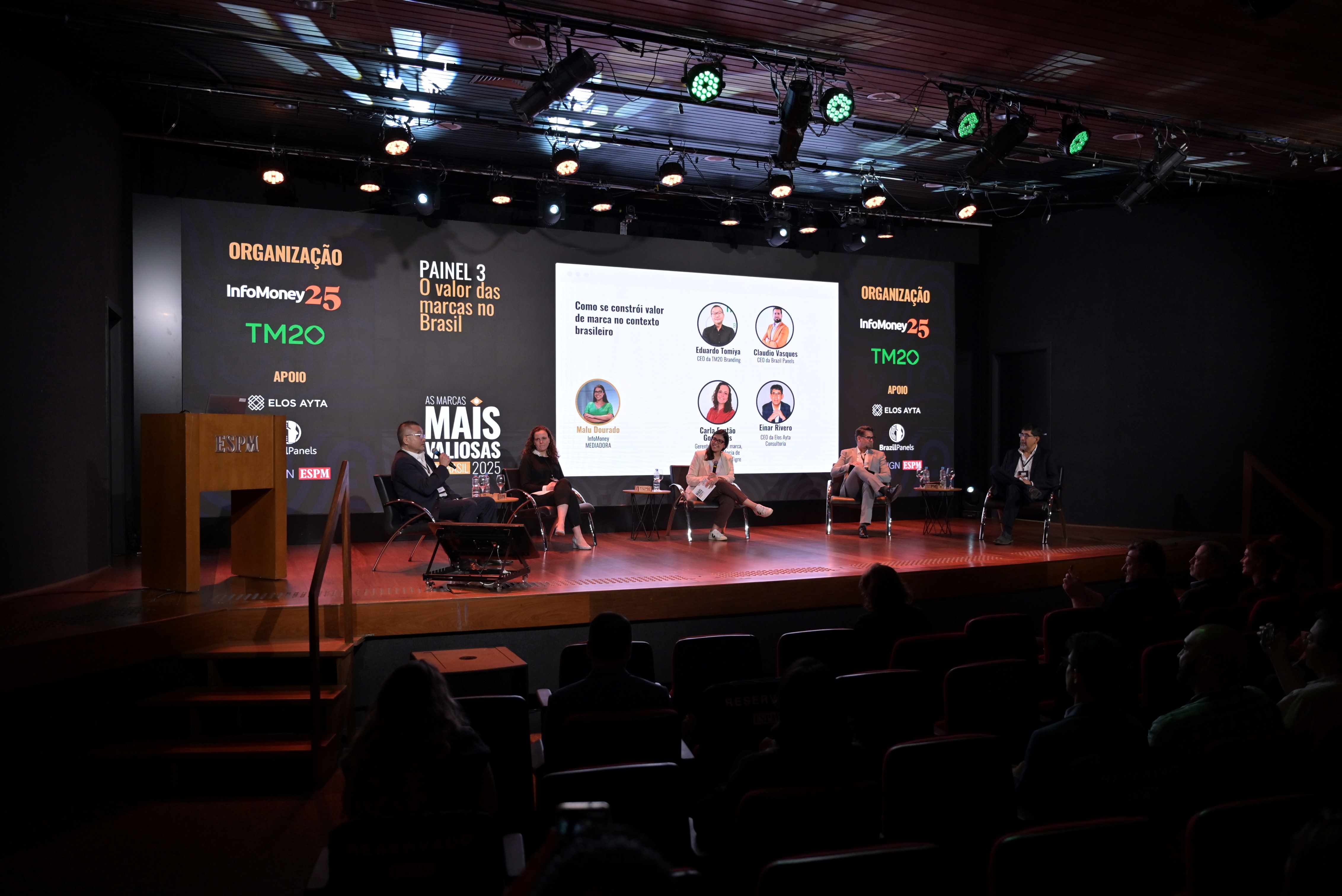 Marcas Mais Valiosas: Como se constrói valor de marca no contexto brasileiro. Participantes: especialista em branding: Eduardo Tomiya; CEO da Brazil Panels, Claudio Vasques; Carla Fontão Gonçalves, gerente global de marca, mídia e inteligência de mercado do Grupo Tigre; Einar Rivero, CEO da Elos Ayta; mediação Malu Dourado, do InfoMoney. Imagem: Eric Yamashita / InfoMoney