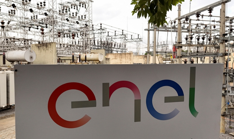 Logo da Enel em uma subestação em São Paulo, Brasil
26 de março de 2025
REUTERS/Amanda Perobelli