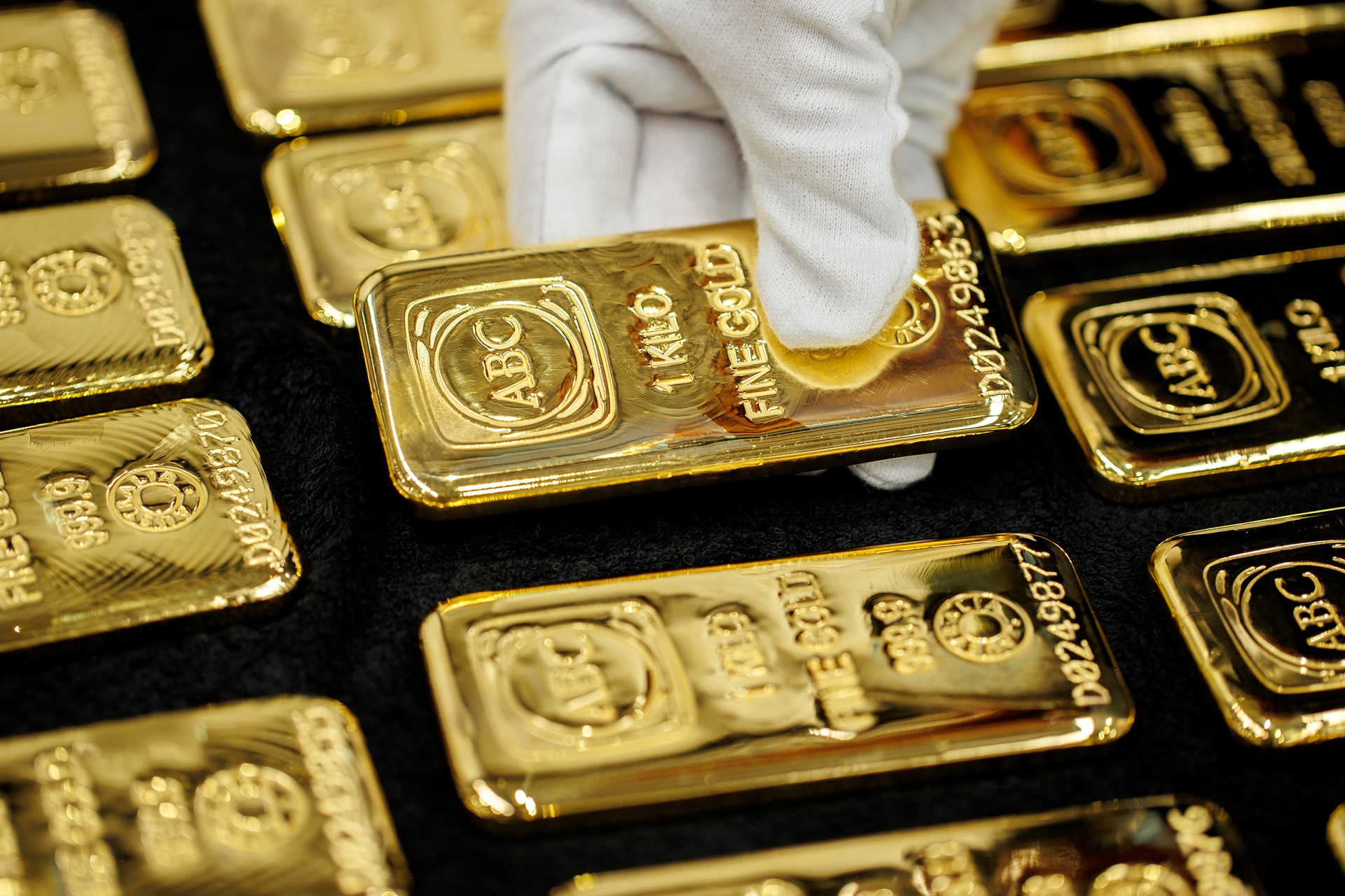 Ouro volta a cair apesar da piora do conflito no Ir; o que esperar