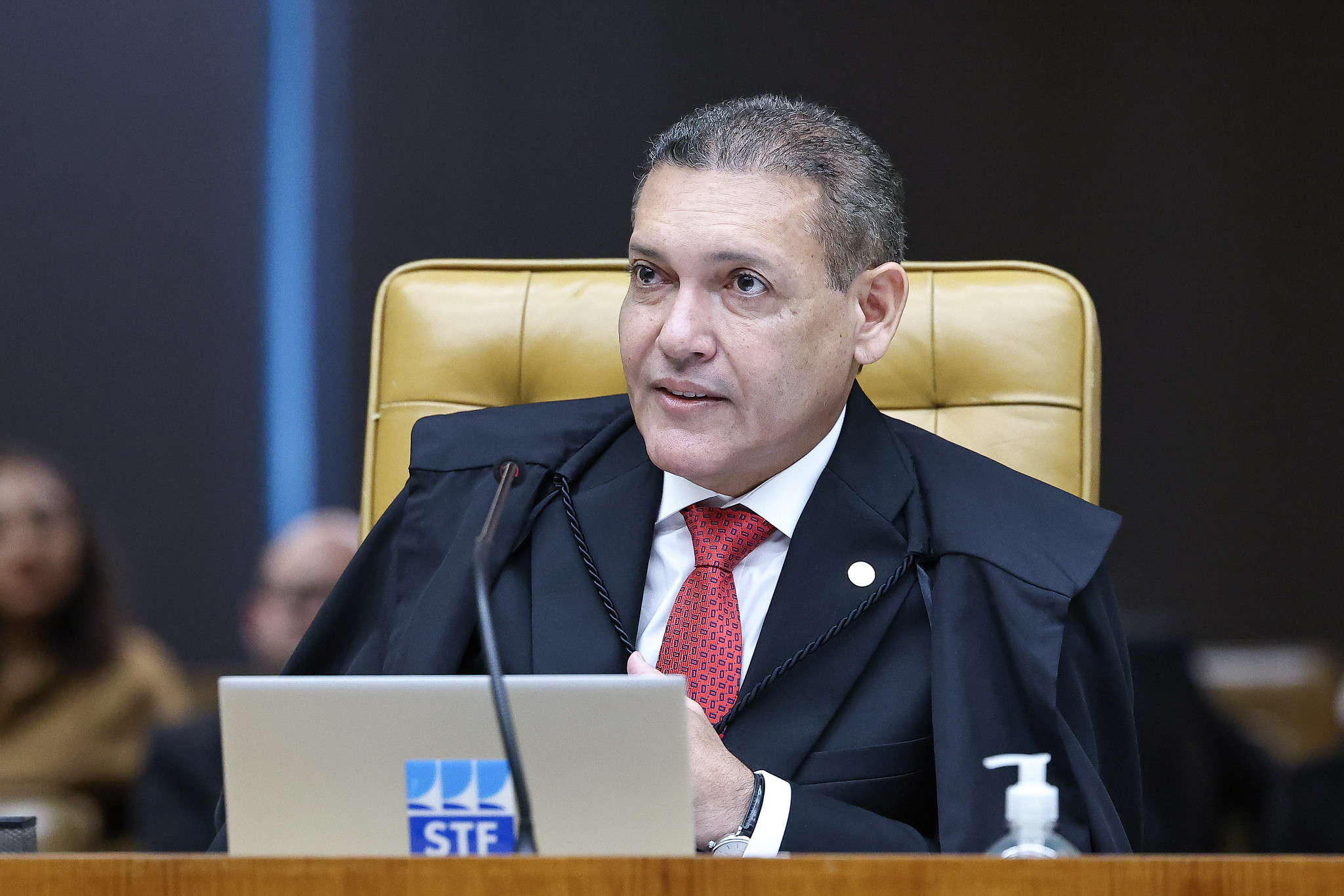 Nunes Marques assume presidência do TSE com festa e convite a R$ 800
