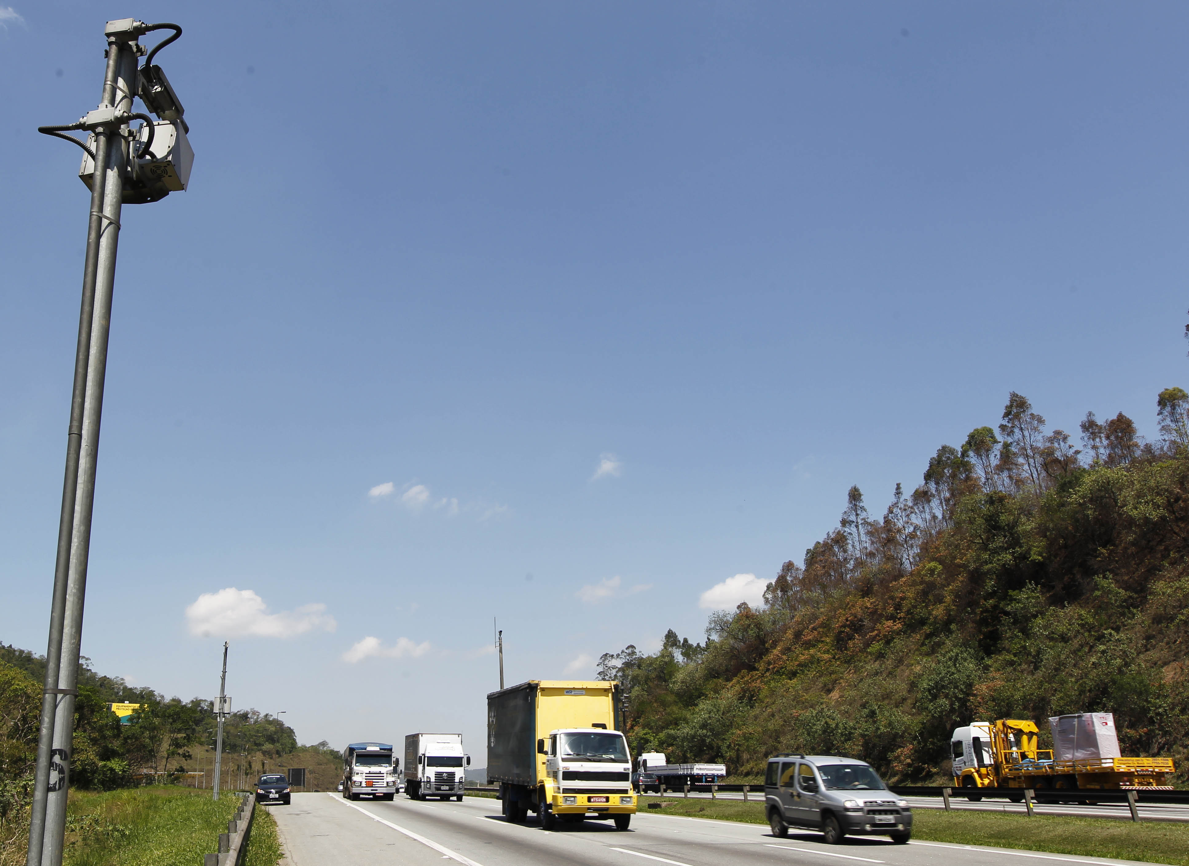Brasil, São Paulo, SP. 21/10/2011. Imagem de radar inteligente OCR em operação na altura do km 46 na da rodovia Castello Branco. - Crédito:EPITÁCIO PESSOA/ESTADÃO CONTEÚDO/AE/