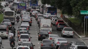 Carros parados em congestionamento na Marginal Pinheiros - São Paulo