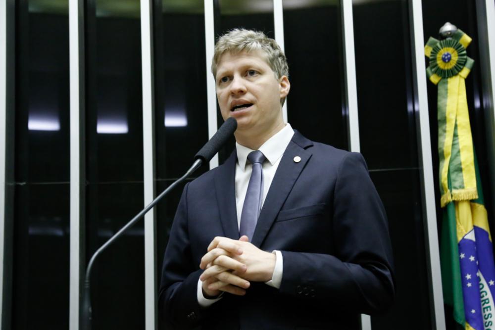 Novo pede rejeição de projeto do PT que cria estatal Terrabras para minérios críticos