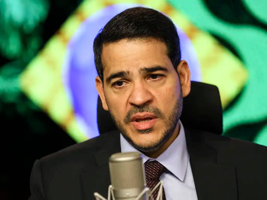 Messias vai às redes agradecer senadores aliados, após críticas de atuação da base