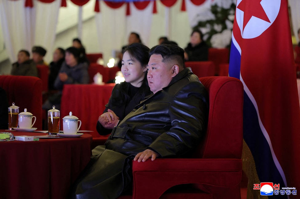 Líder norte-coreano Kim Jong Un e sua filha Kim Ju Ae. Foto: KCNA via REUTERS