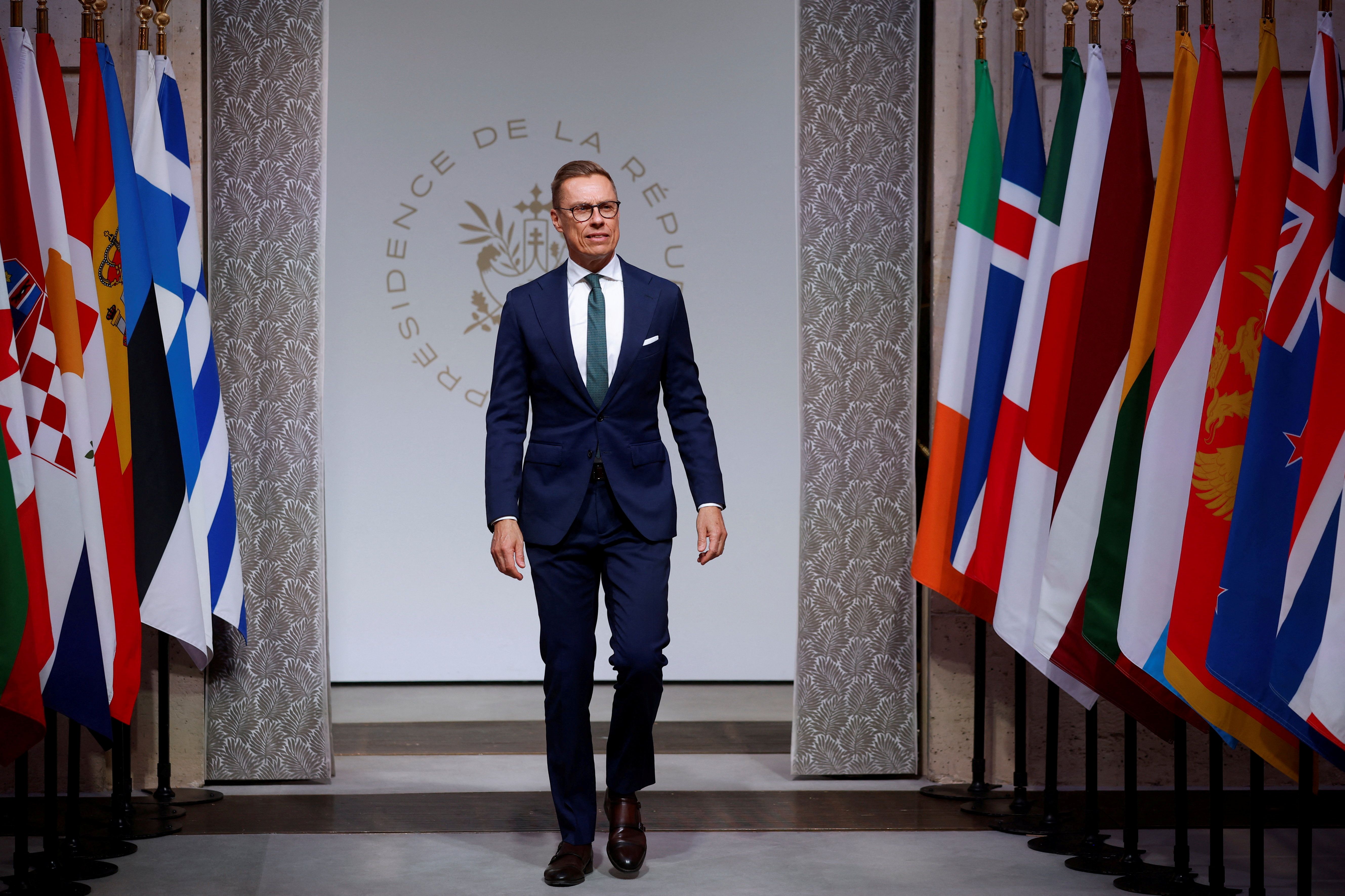Presidente finlandês Alexander Stubb chega para a cúpula da Coalizão dos Dispostos no Palácio do Eliseu, em Paris, França, em 6 de janeiro de 2026. YOAN VALAT/Pool via REUTERS