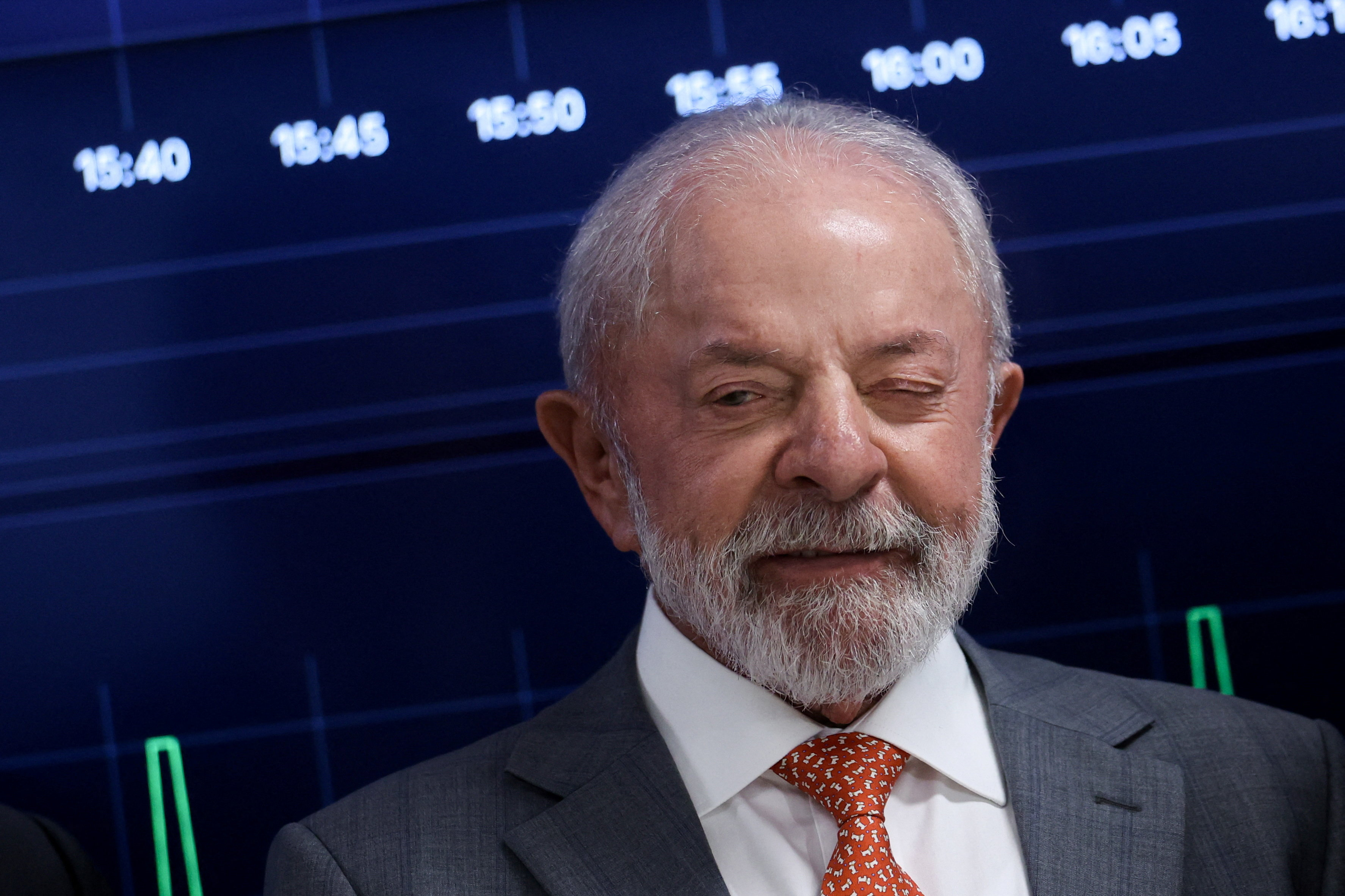 O presidente do Brasil, Luiz Inácio Lula da Silva, reage antes de uma cerimônia de lançamento de uma plataforma digital para a reforma tributária em Brasília, Brasil, em 13 de janeiro de 2026. REUTERS/Adriano Machado

