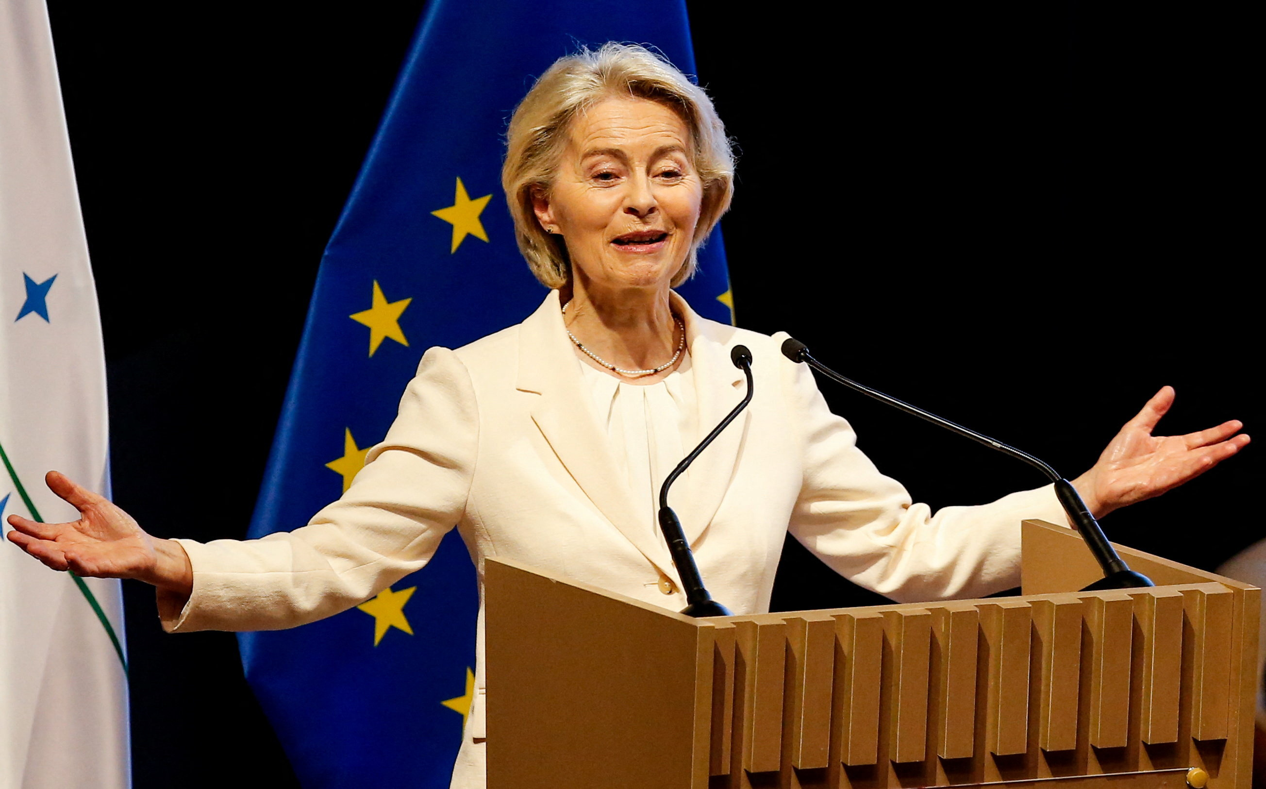 A presidente da Comissão Europeia, Ursula von der Leyen, discursa durante a cerimônia de assinatura de um acordo de livre comércio entre a União Europeia e o bloco sul-americano Mercosul, encerrando mais de 25 anos de negociações, em Assunção, Paraguai, em 17 de janeiro de 2026. REUTERS/Cesar Olmedo