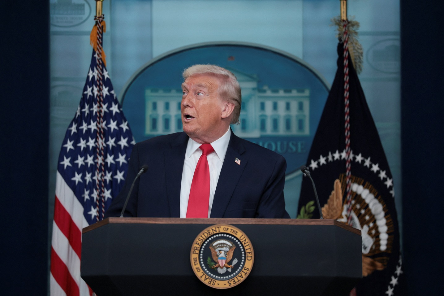O presidente dos Estados Unidos, Donald Trump, fala durante uma coletiva de imprensa na Casa Branca, ao completar um ano de seu segundo mandato, em Washington, D.C., EUA, em 20 de janeiro de 2026. REUTERS/Jessica Koscielniak.

