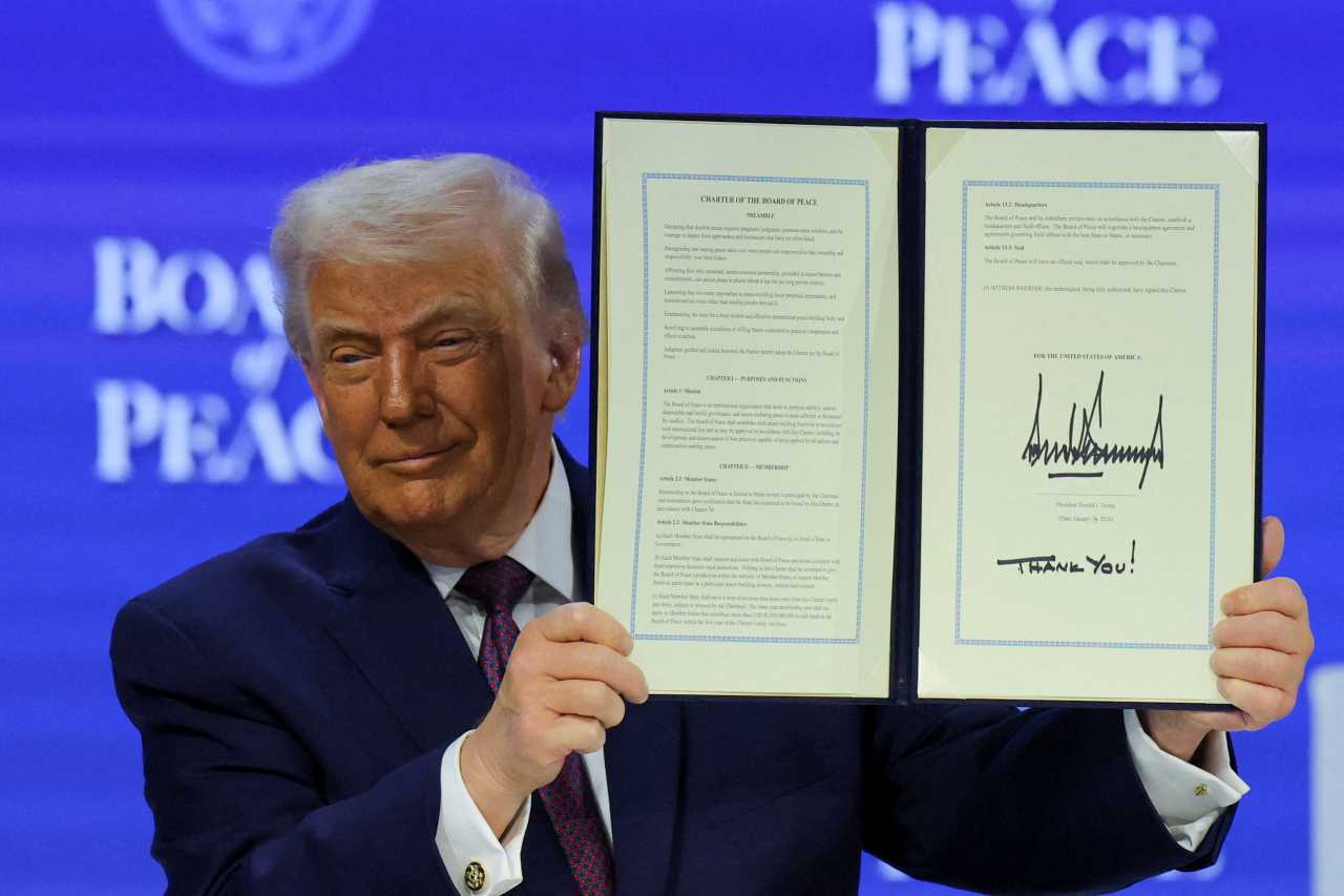 Primeiro, as bombas. Depois, hotéis de luxo: Conselho da Paz, o plano de Trump para lucrar com as ruínas de Gaza 1 UE questiona “concentração de poderes” de Trump em Conselho da Paz, diz documento
