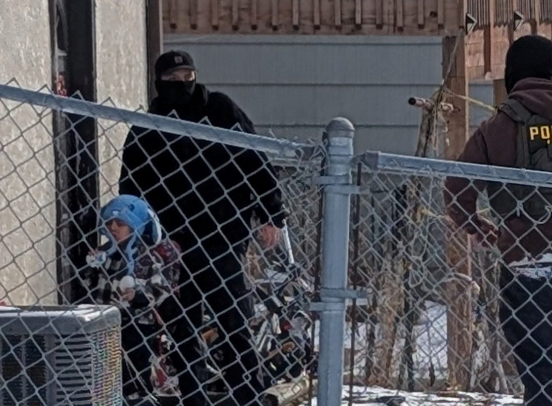 Agentes do ICE são enviados a mais aeroportos dos EUA em meio a falta de pessoal