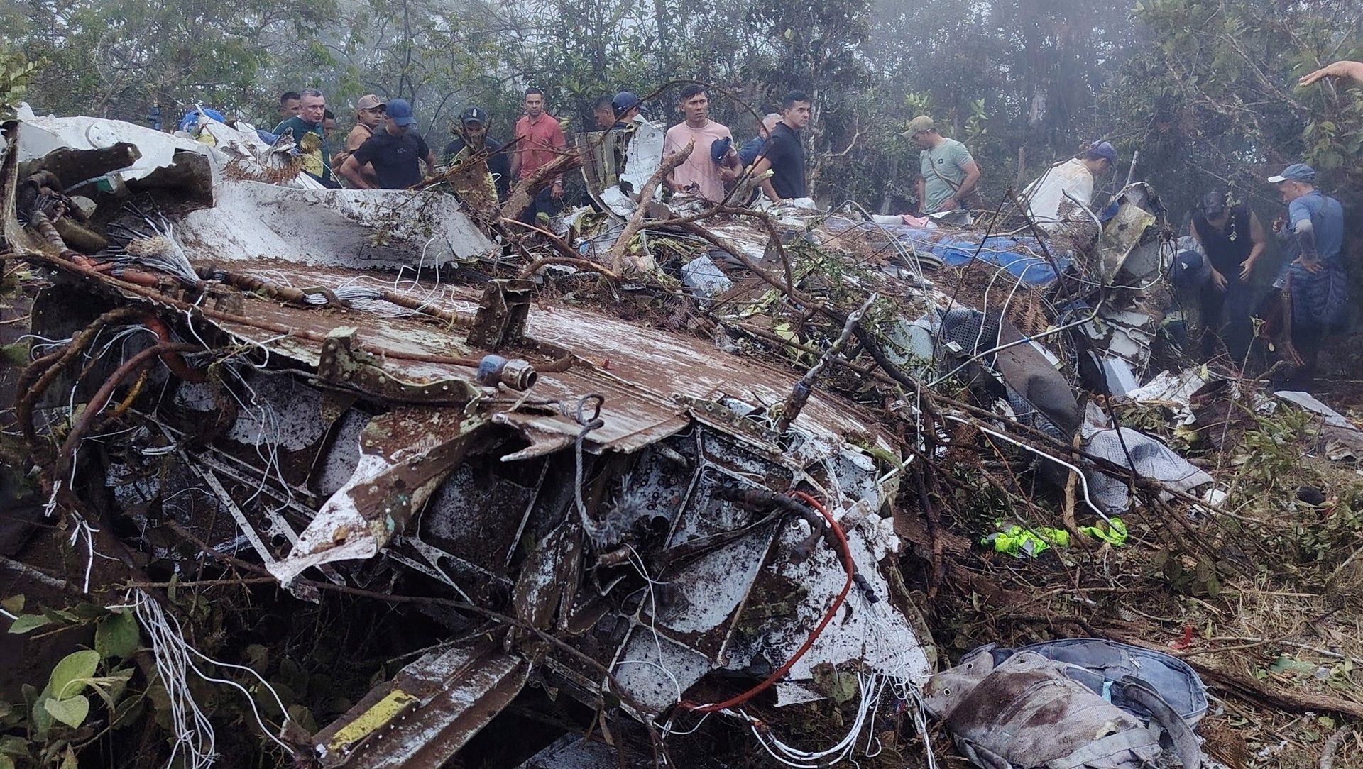 Destroços de avião que caiu em Playa de Belén, Colômbia