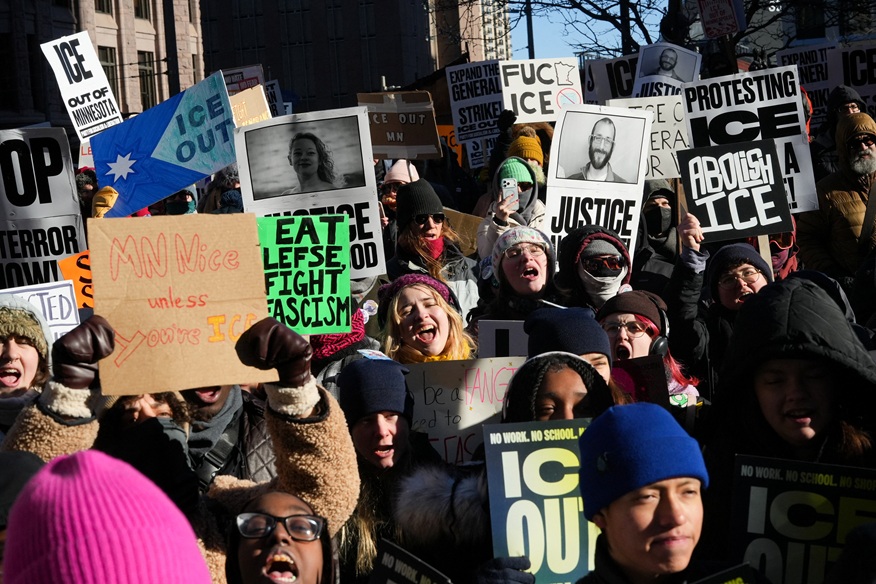 Protesto "ICE Out", contra as forças de segurança ICE, em Minneapolis