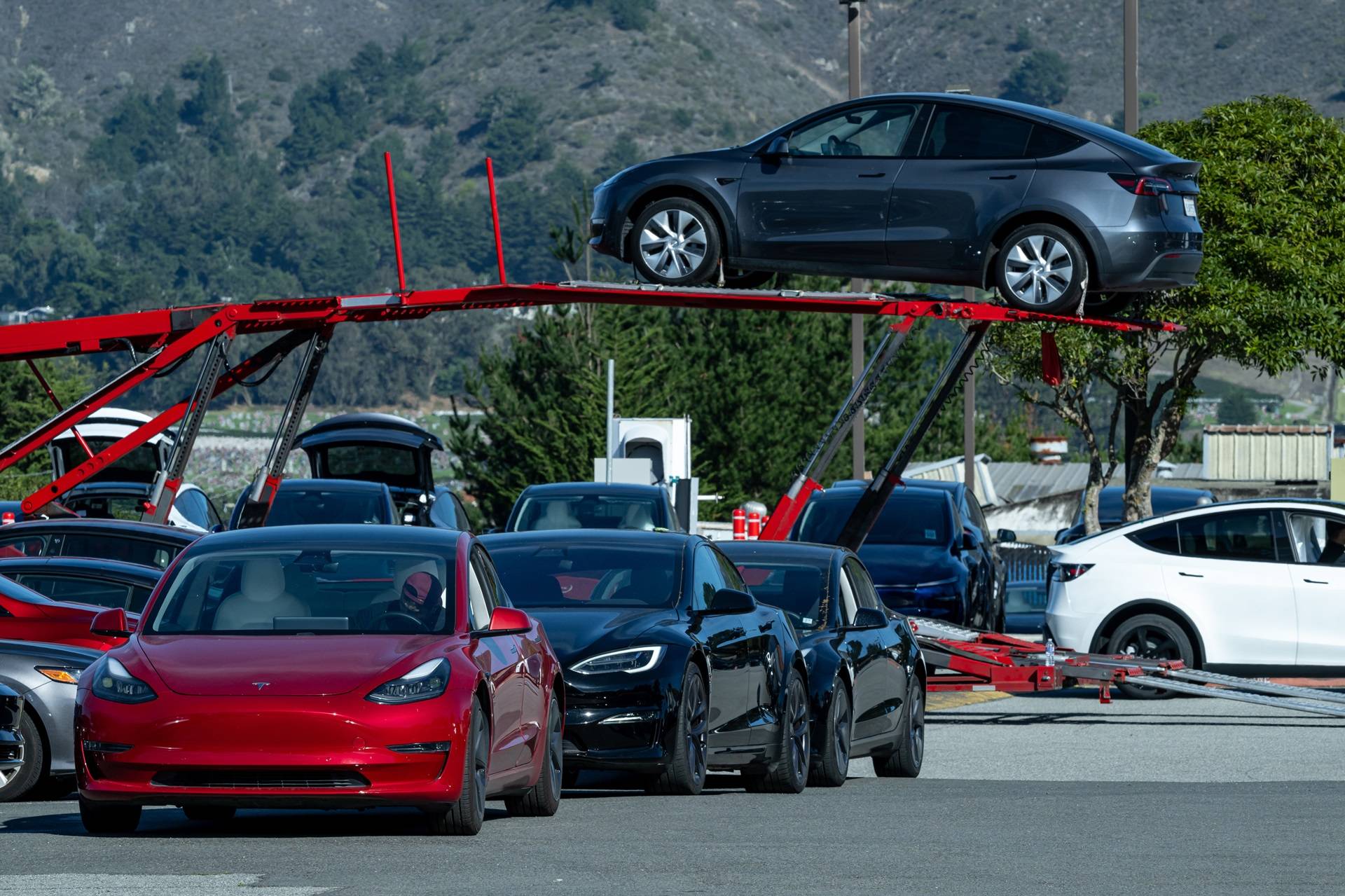 É oficial: Tesla cede à BYD posto de maior fabricante de carros elétricos do mundo É oficial: Tesla cede à BYD posto de maior fabricante de carros elétricos do mundo
