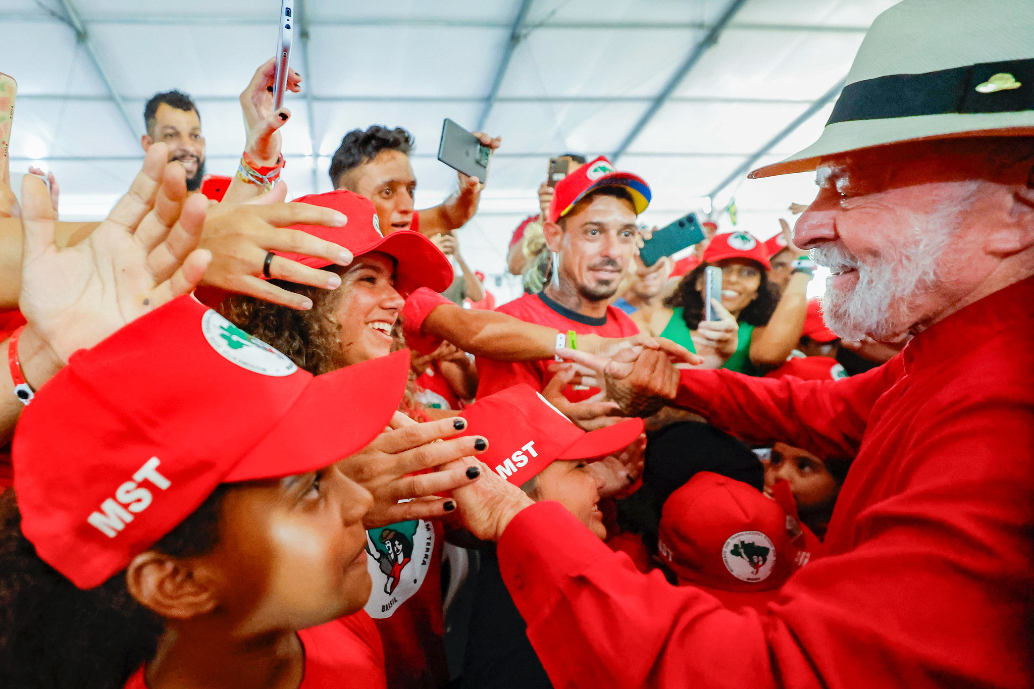 Presidente Lula e militantes do MST