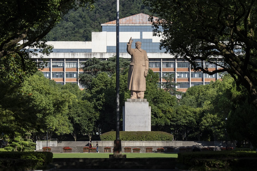 A Universidade de Zhejiang, em Hangzhou, na China, agora lidera um ranking global de produção científica, desbancando a Universidade de Harvard. Crédito: Qilai Shen para The New York Times