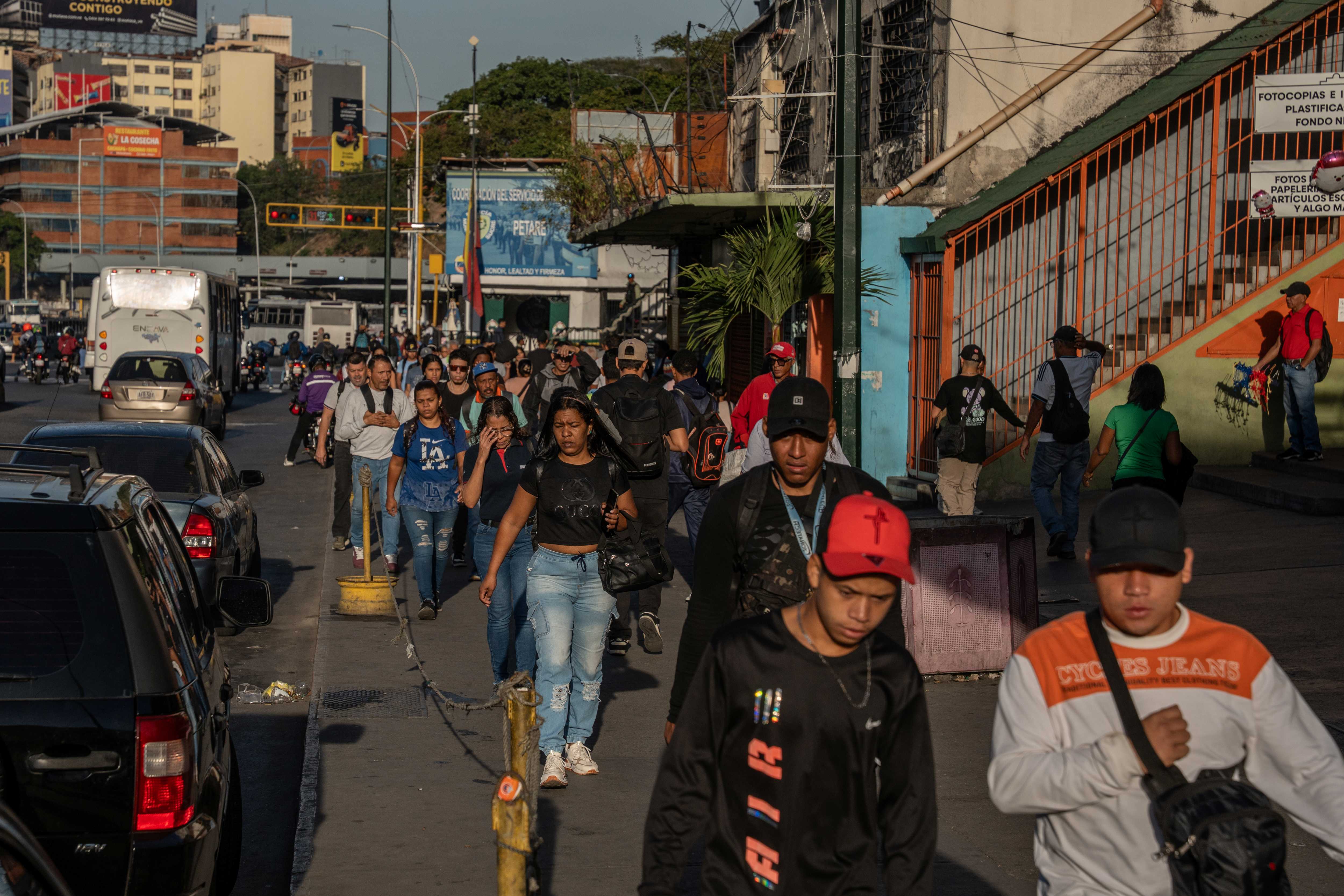 Venezuela: Crise econômica aprofunda pobreza e dificulta acesso a alimentos