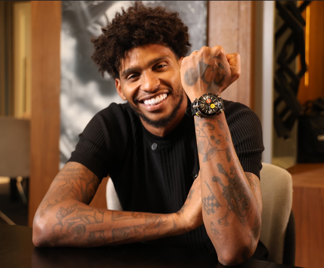 Magnum completa 'trio de ferro' em SP com relógio autoral de Hugo Souza, do Corinthians