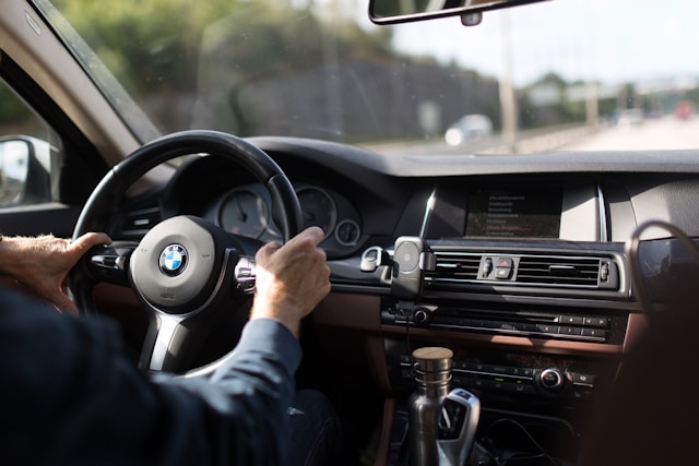 Preço do seguro auto varia por região, modelo e gênero, com estabilidade em 2026