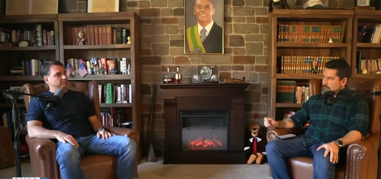 Aliado de Flávio, Paulo Figueiredo critica Michelle e diz que mulheres “votam mal”