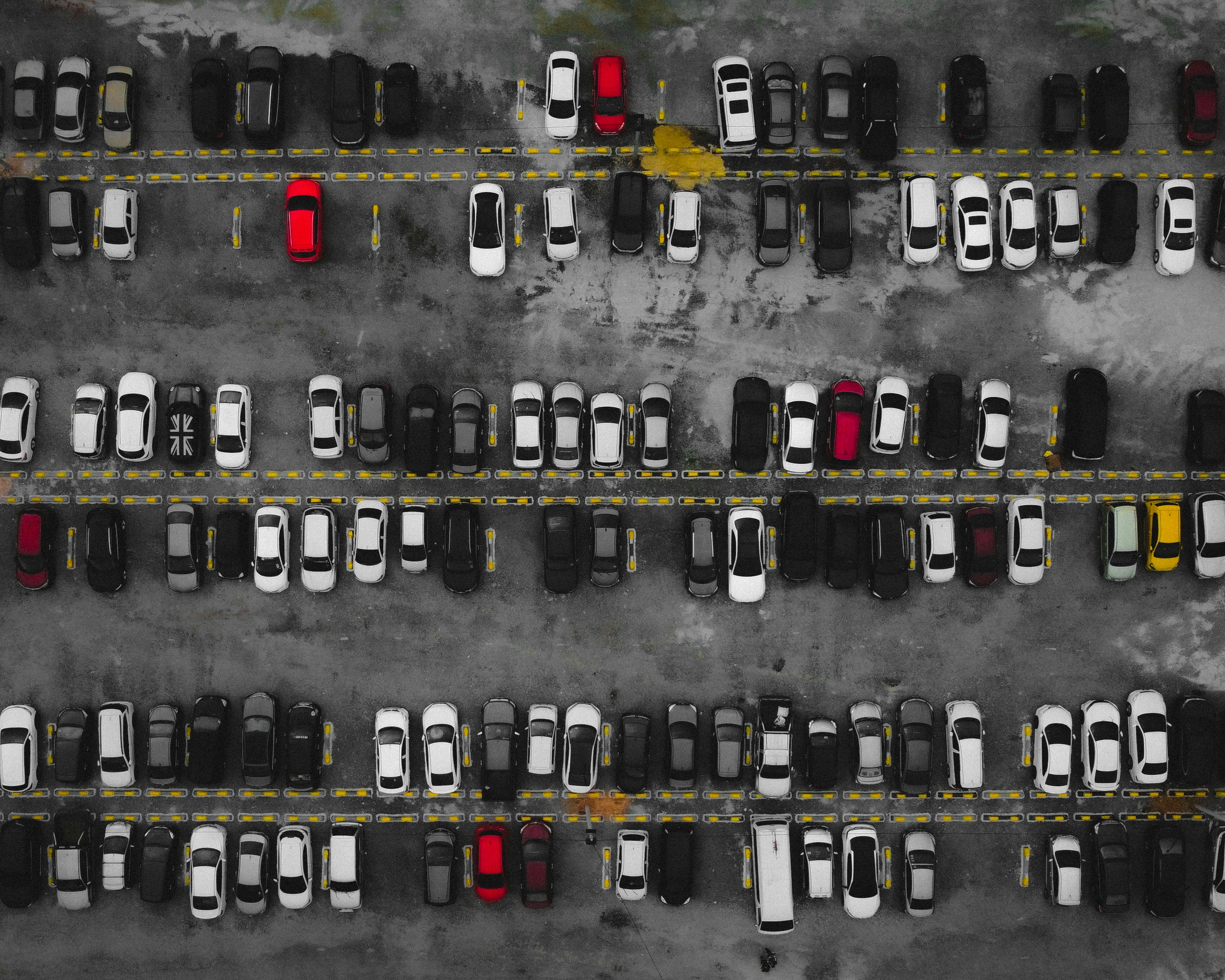 Elétricos desvalorizaram 49% em 4 anos contra 13,4% de carros a combustão, diz IBV