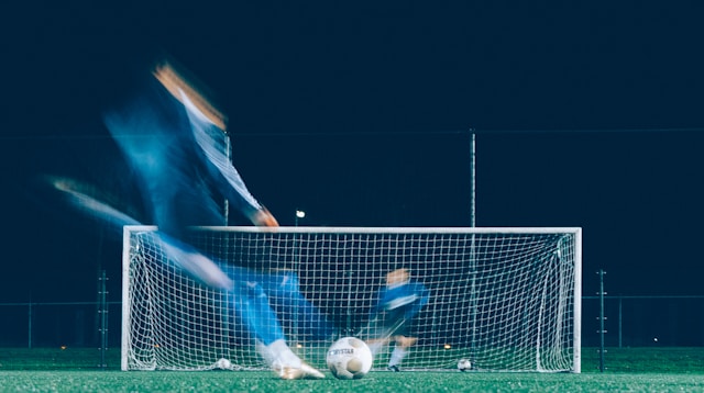 Torcedor desliga monitor do VAR em jogo na Alemanha para anular pênalti