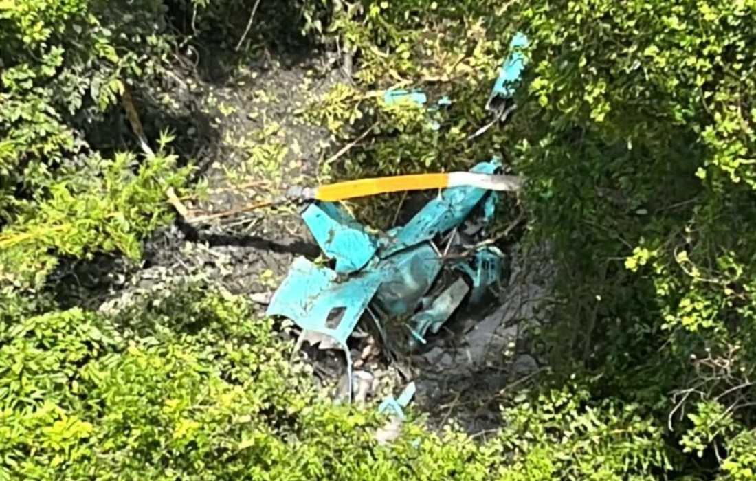 Helicóptero cai em Guaratiba, Zona Oeste do Rio, e mata três pessoas