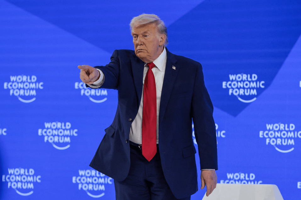 O presidente dos EUA, Donald Trump, gesticula durante o 56º Fórum Econômico Mundial (WEF) anual em Davos, Suíça, 21 de janeiro de 2026. REUTERS/Jonathan Ernst
