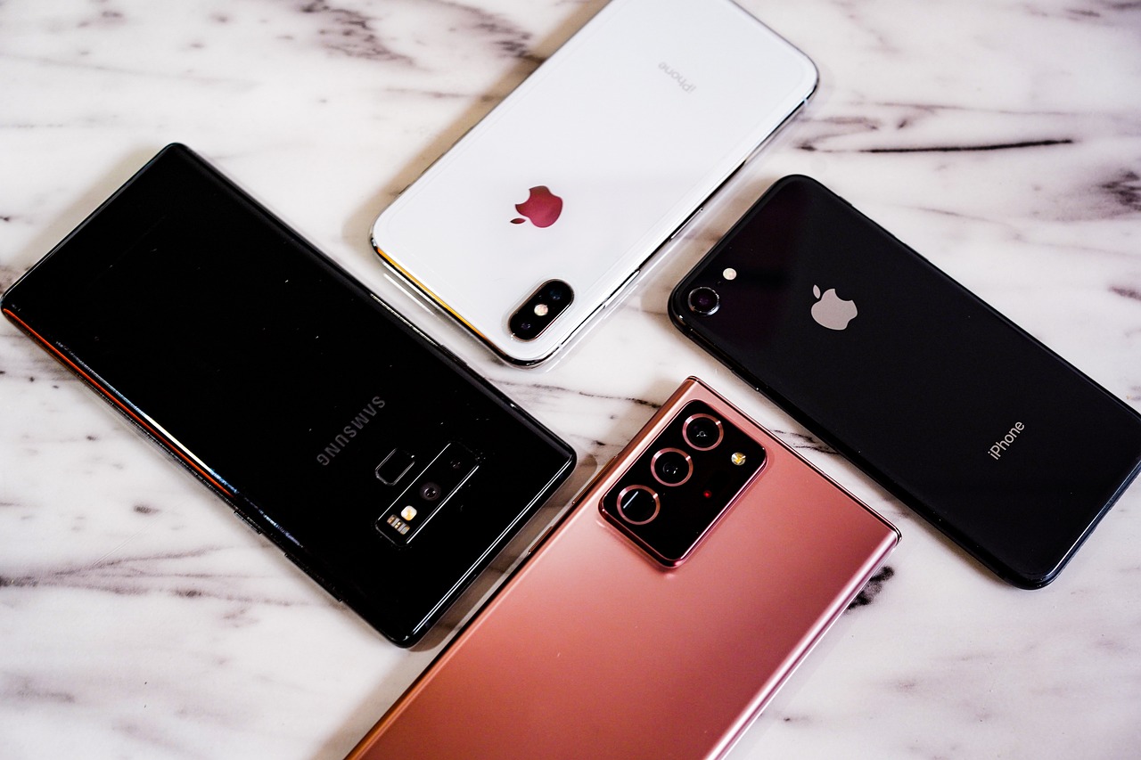 Como comprar celulares Apple e Samsung mais baratos: dicas para economizar