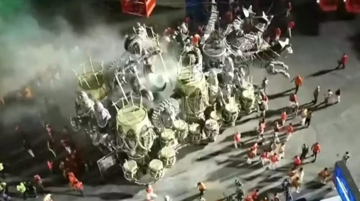 Acidente com carro alegórico da União de Maricá