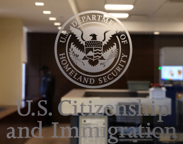 Entrada do Serviço de Cidadania e Imigração dos EUA