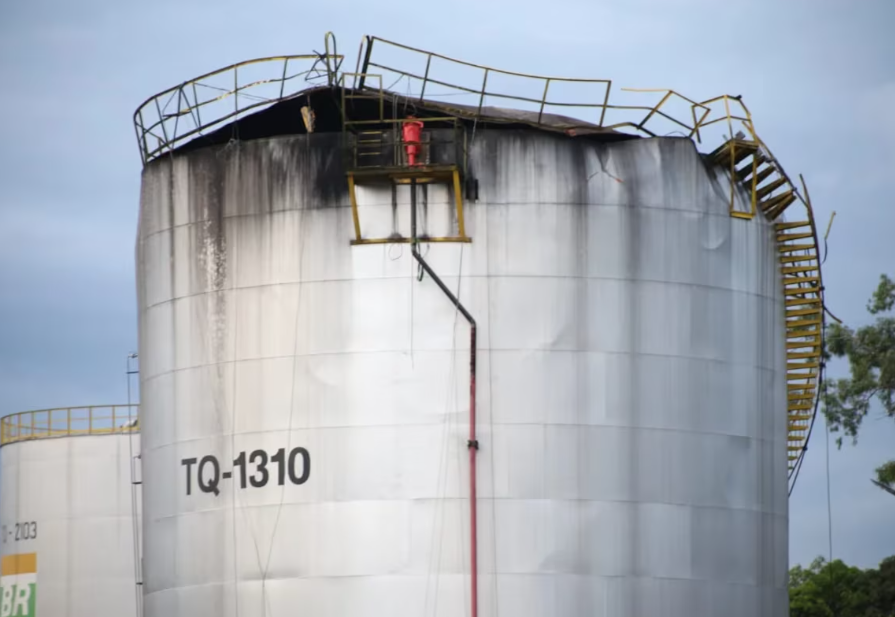 Explosão em tanque de combustível leva à evacuação de 118 moradores em Volta Redonda