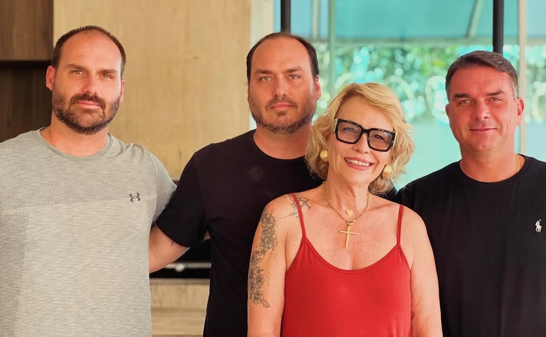 Rogéria Bolsonaro e filhos